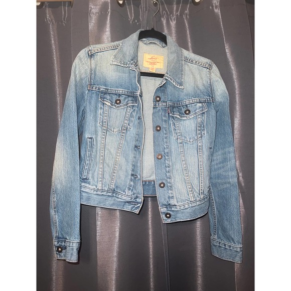 Levi's Jackets & Blazers - Levi’s Jean Jacket Size XS